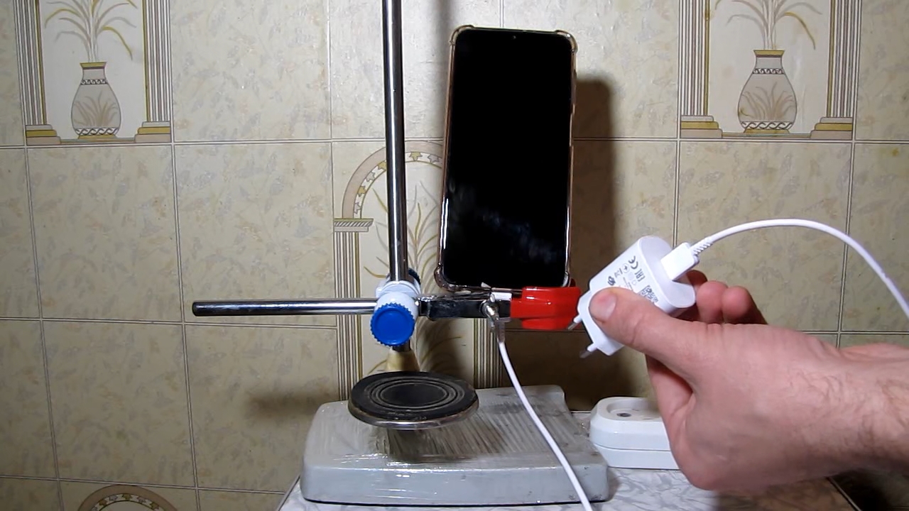 Is it possible to get electricity from air? We charge mobile phone with switched-off charger! (Trick and explanation)